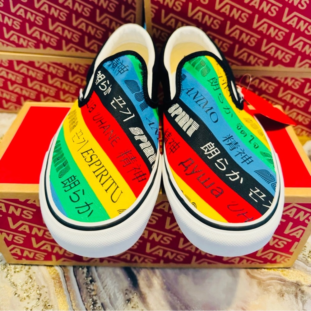 Vans NWT / Box Off The Wall Rainbow Spirit Classic Slip On Shoes - Picture 7 of 10